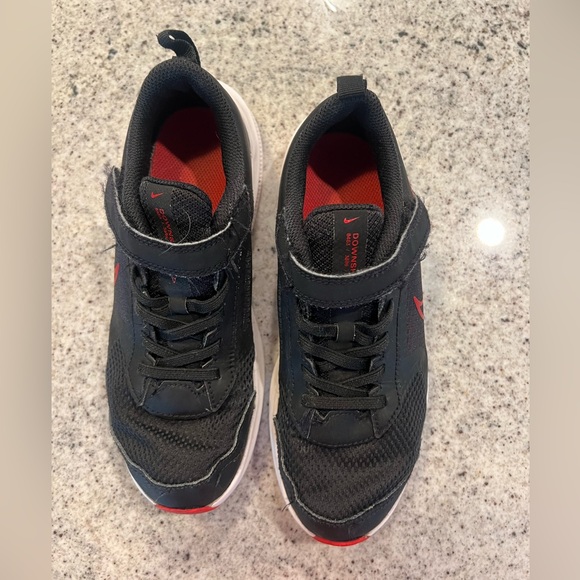 Boys Nike Shoes Size 3 - Picture 4 of 7